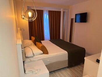 aura boutique hotel