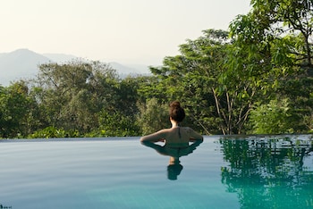 Mountbatten Bungalow,Pathahewaheta>>Kandy,4 star