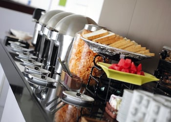 amaris hotel la codefin kemang