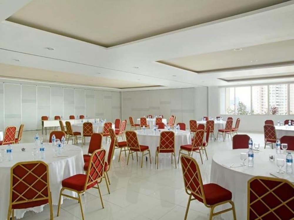 amaris hotel la codefin kemang