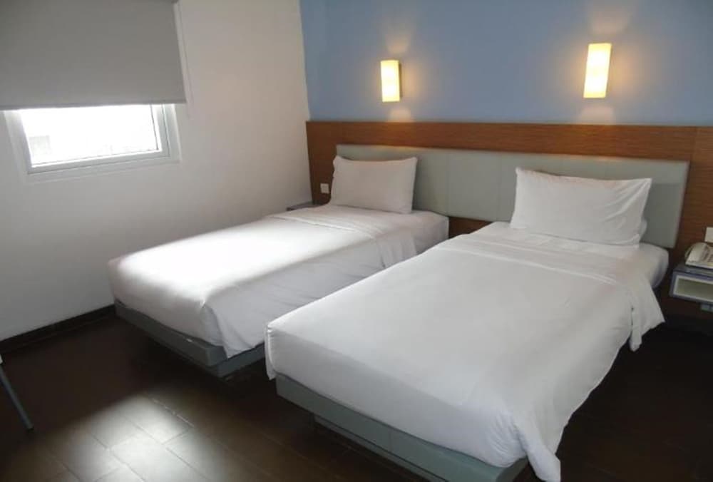 amaris hotel la codefin kemang