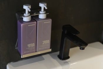 tribe paris batignolles