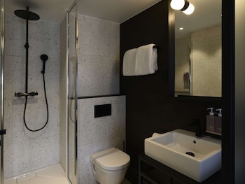 tribe paris batignolles