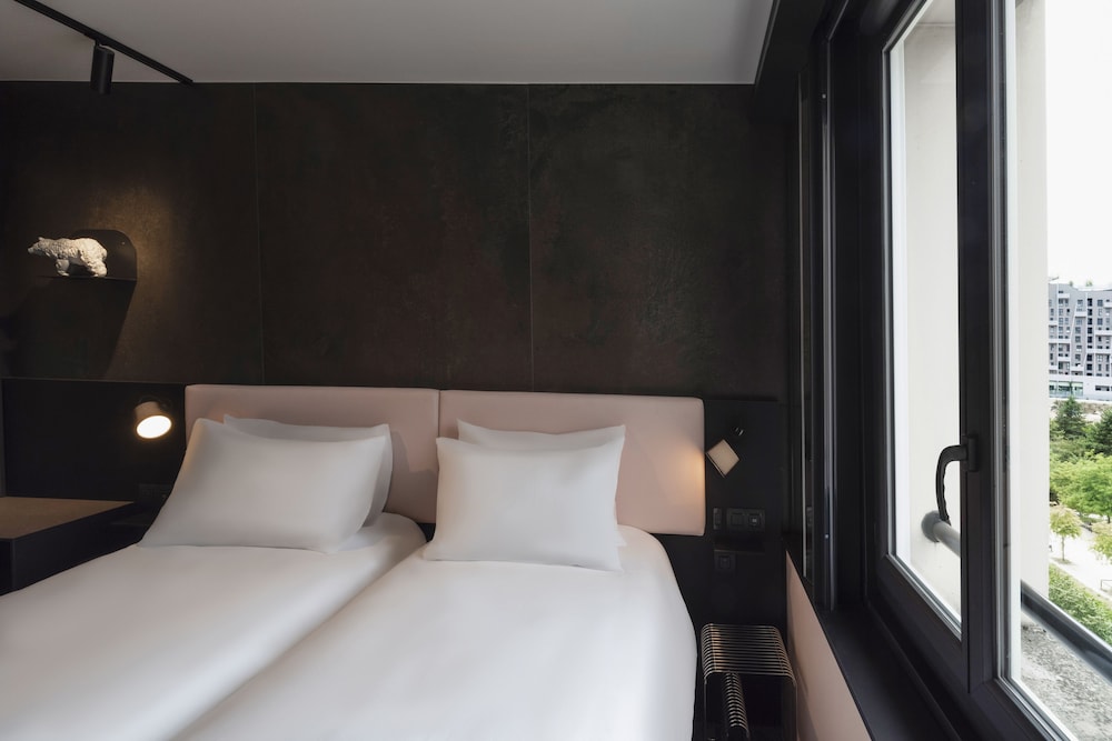 tribe paris batignolles