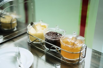 amaris hotel embong malang surabaya