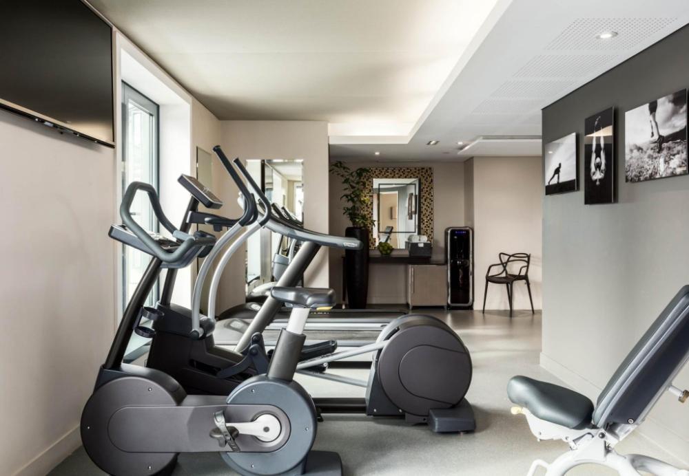 ac porte maillot hotel