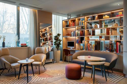 ac porte maillot hotel