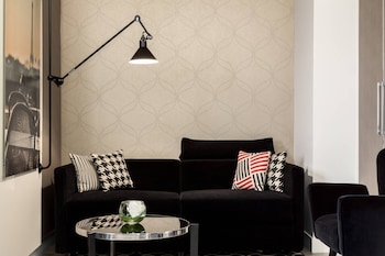 ac porte maillot hotel