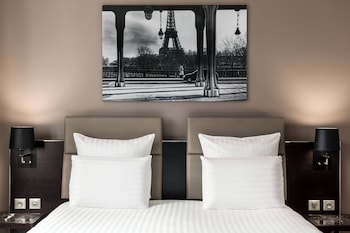 ac porte maillot hotel