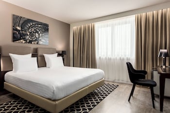 ac porte maillot hotel