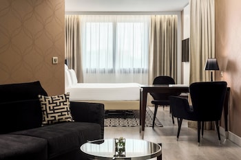 ac porte maillot hotel