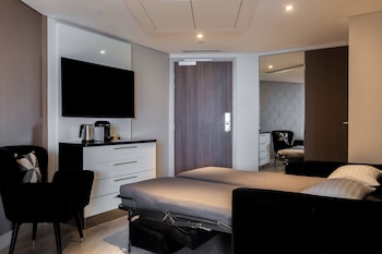 ac porte maillot hotel