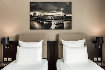 ac porte maillot hotel