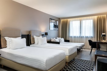 ac porte maillot hotel