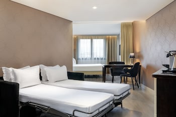 ac porte maillot hotel