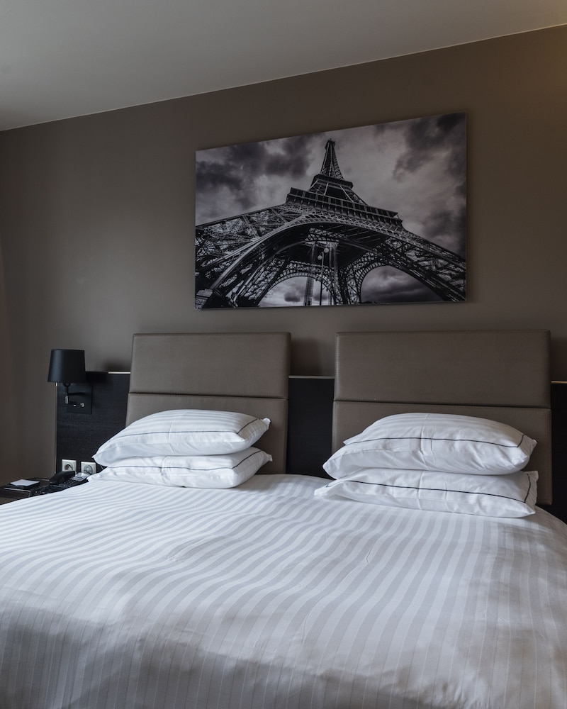 ac porte maillot hotel