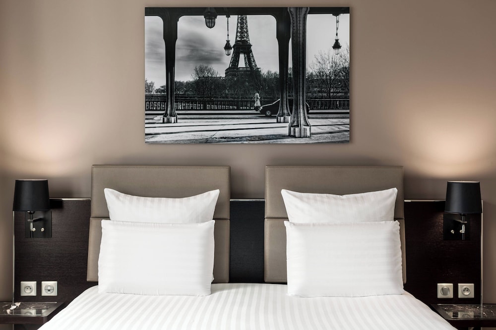 ac porte maillot hotel