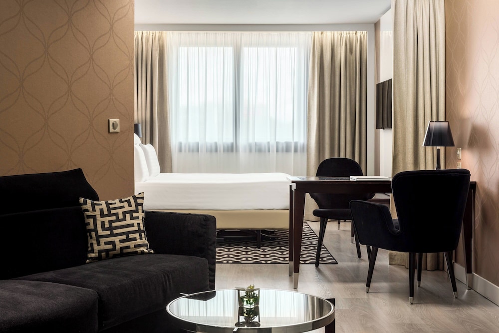ac porte maillot hotel
