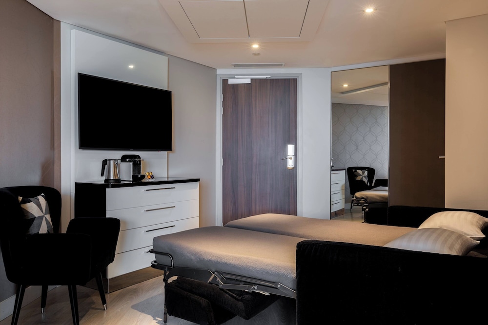 ac porte maillot hotel