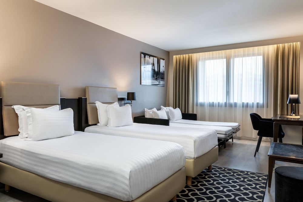 ac porte maillot hotel