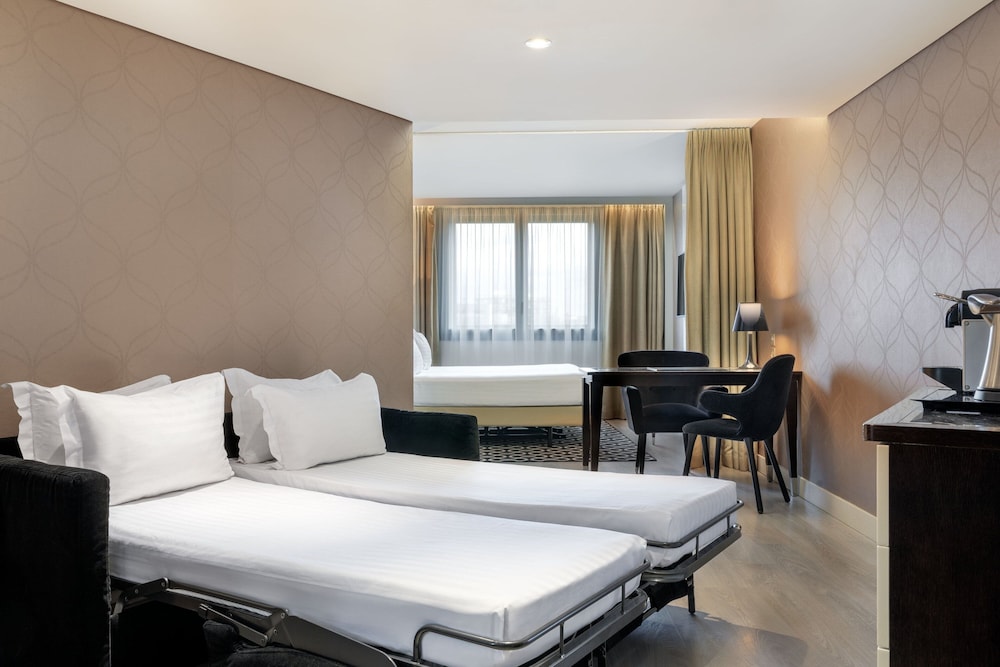 ac porte maillot hotel