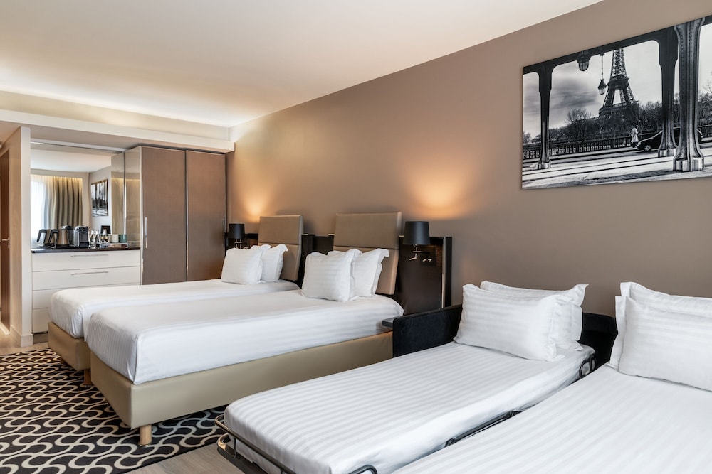 ac porte maillot hotel