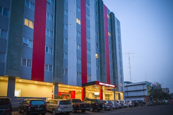 red planet bekasi