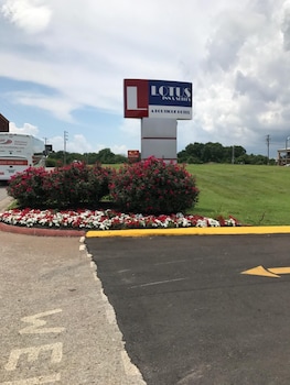 lotus inn and suites