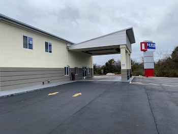 lotus inn and suites