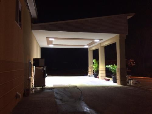 lotus inn and suites