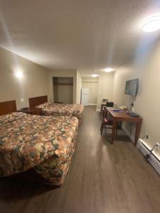 Imperial Motel,Cariboo>>100 Mile House,2 star