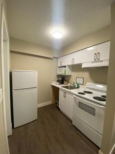 Imperial Motel,Cariboo>>100 Mile House,2 star