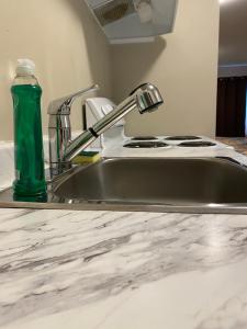 Imperial Motel,Cariboo>>100 Mile House,2 star