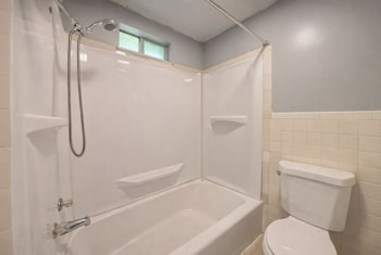 Columbus Kansas Mico Suites,401 Northeast Ave,2 star