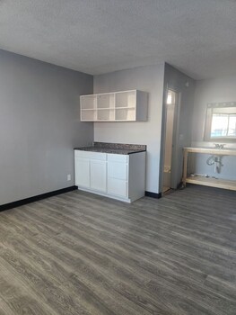 Columbus Kansas Mico Suites,401 Northeast Ave,2 star