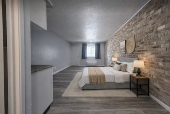 Columbus Kansas Mico Suites,401 Northeast Ave,2 star