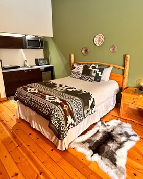 Cow Lake Store And Resort,384002 Range Rd 82,3 star