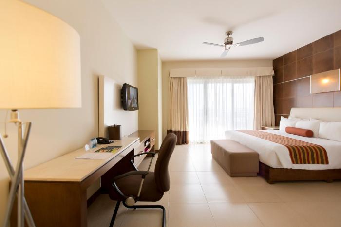 krystal urban cancun and beach club