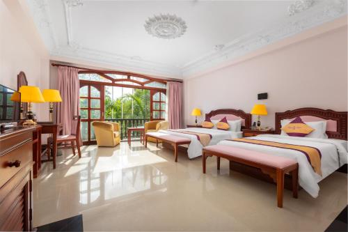 regency angkor hotel