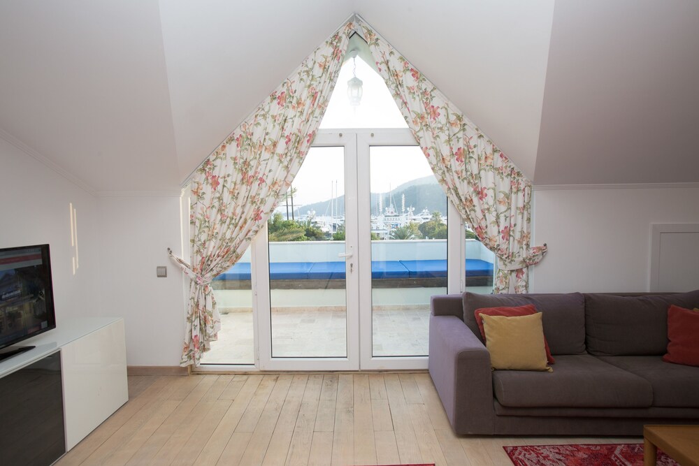 dedeminn marina hotel