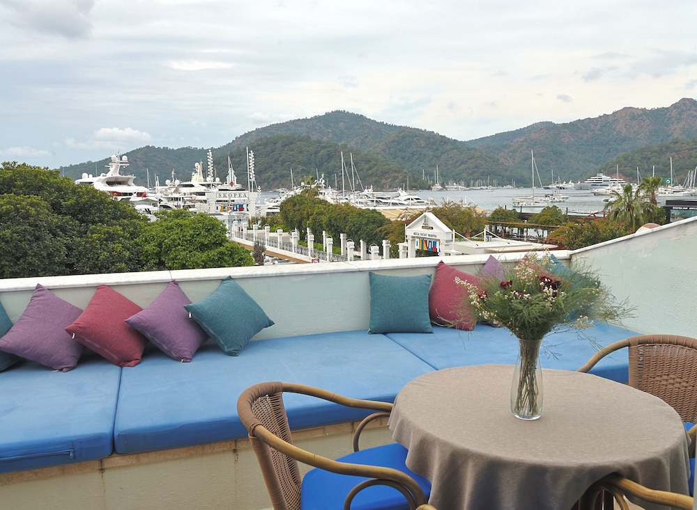 dedeminn marina hotel