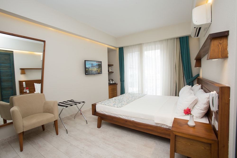 dedeminn marina hotel