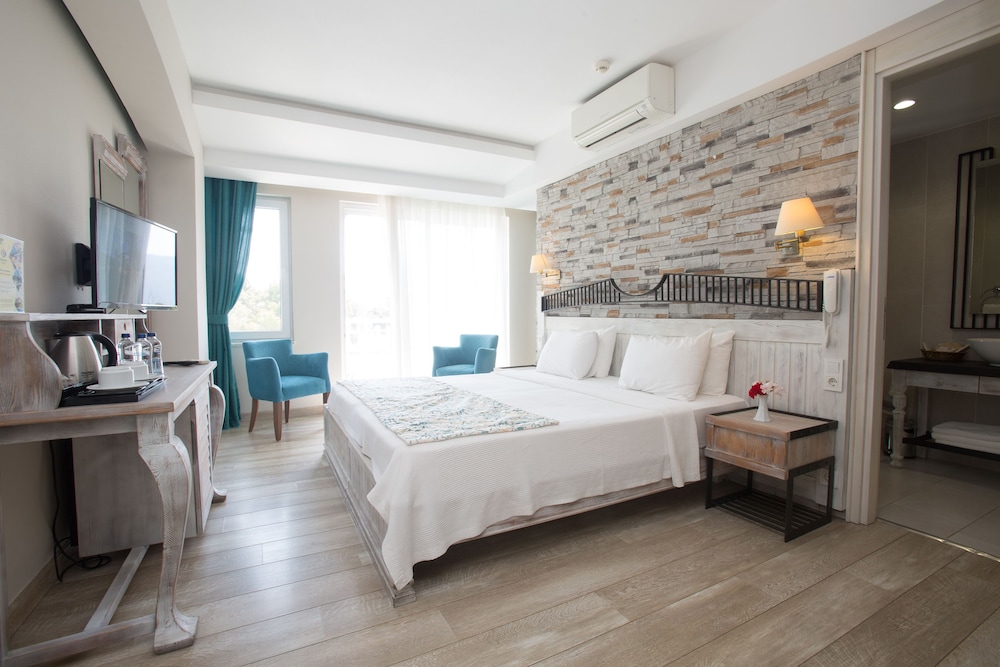 dedeminn marina hotel