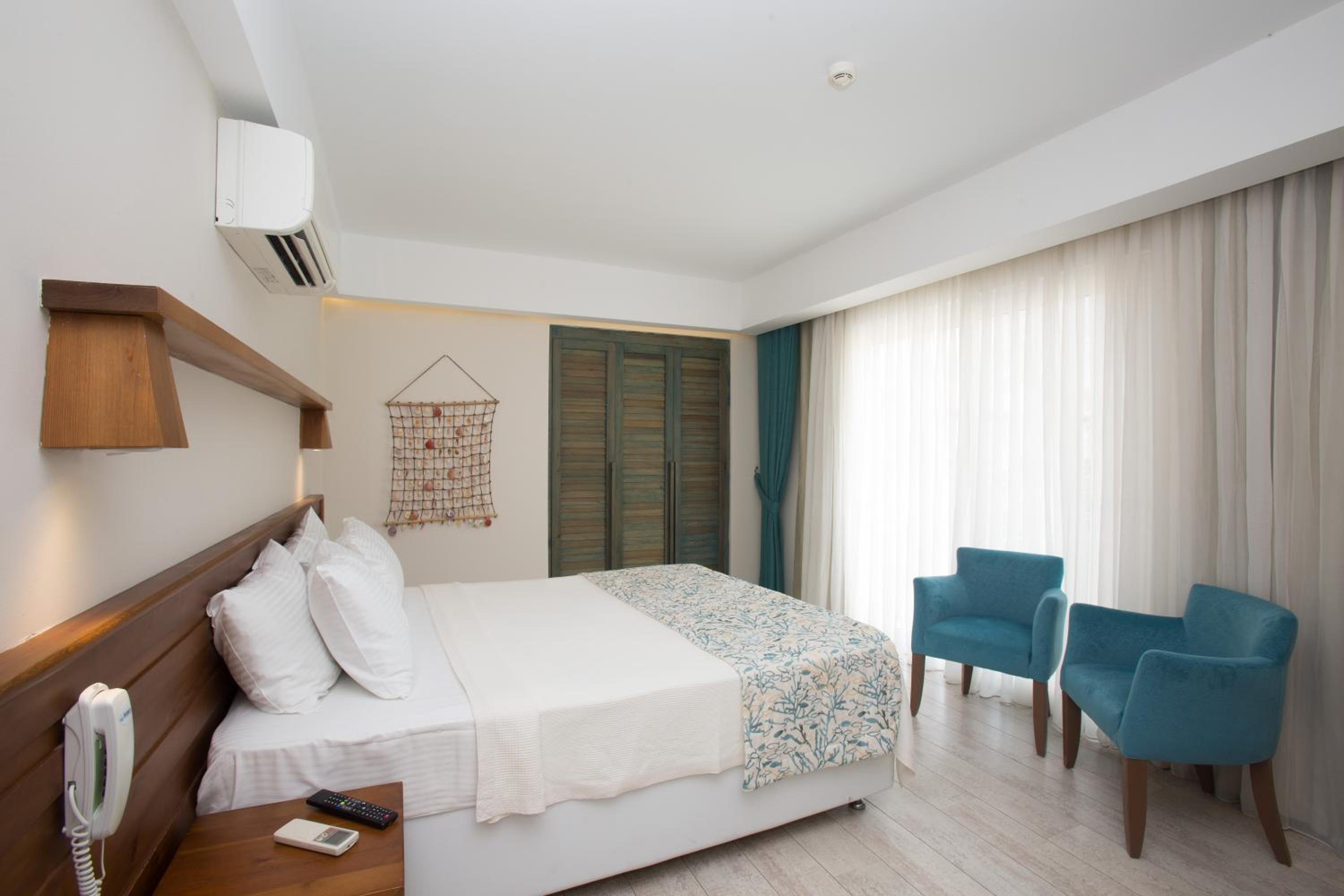 dedeminn marina hotel