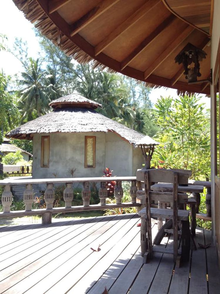 malibu beach bungalows