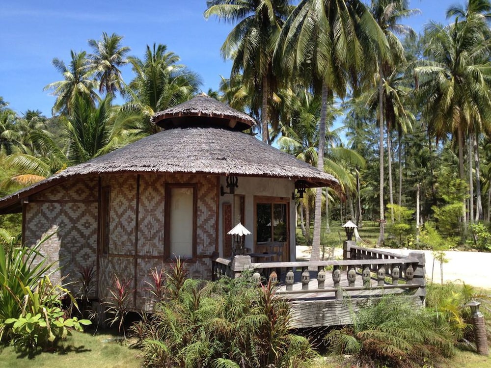 malibu beach bungalows