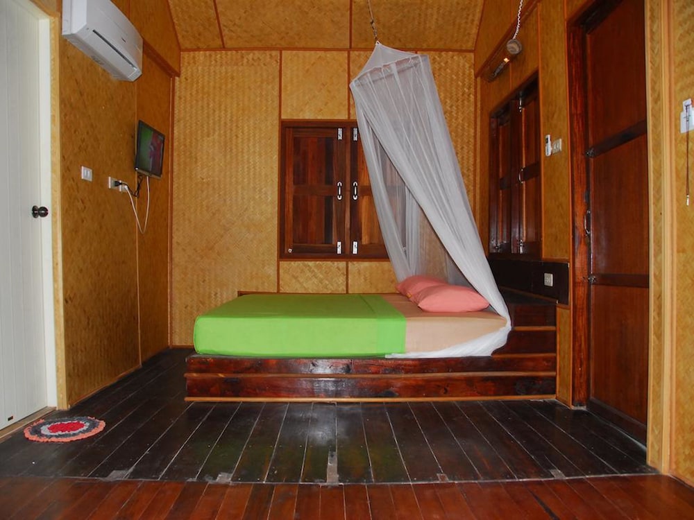 malibu beach bungalows