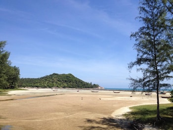 malibu beach bungalows