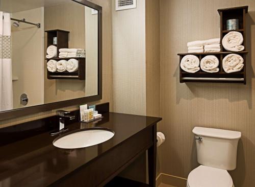 hampton inn by hilton ottawa airport on cn