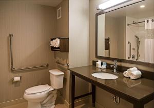 hampton inn by hilton ottawa airport on cn